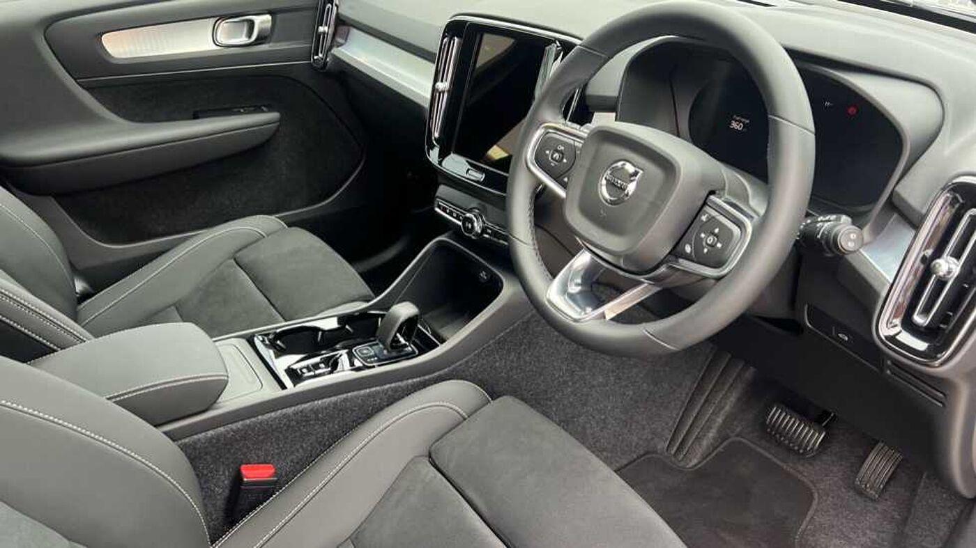 Used Volvo XC40 2025 for sale - 76154290: Photo 3