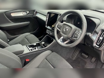 Used Volvo XC40 2025 for sale - 76154290: Photo