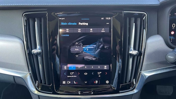 Used Volvo V90 2025 for sale - 74034784: Photo 31