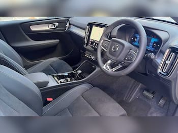 Used Volvo XC40 2026 for sale - 79781958: Photo