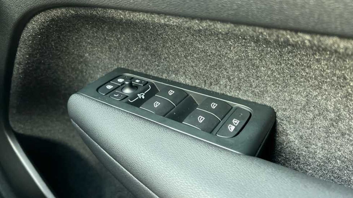 Used Volvo XC40 2025 for sale - 76154349: Photo 18