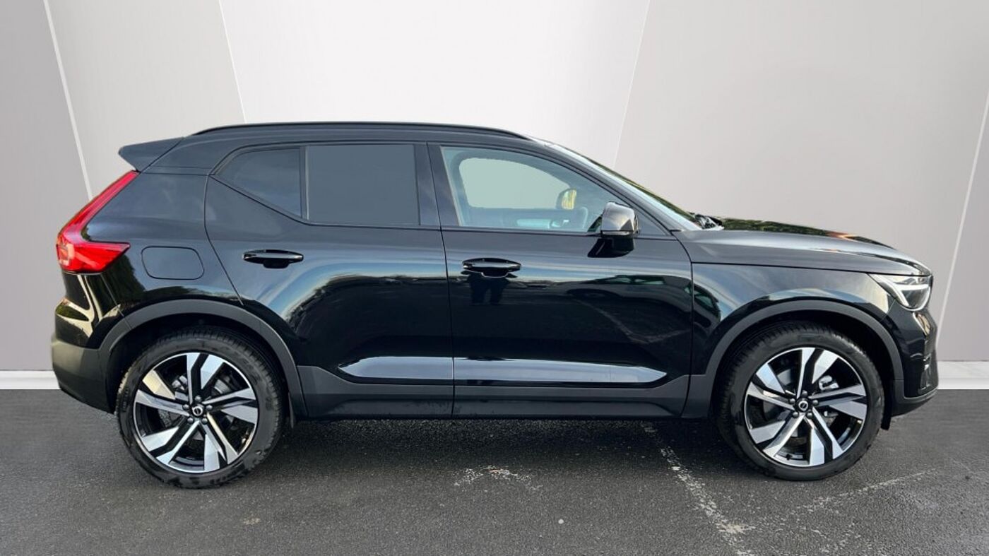 Used Volvo XC40 2025 for sale - 76937302: Photo 2