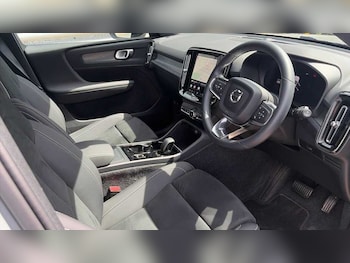 Used Volvo XC40 2024 for sale - 79427325: Photo