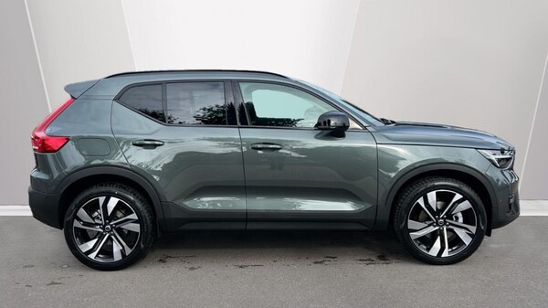 Used Volvo XC40 2025 for sale - 76202355: Photo 2