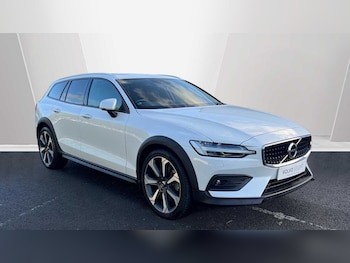 Used Volvo V60 2022 for sale - 76730764: Photo