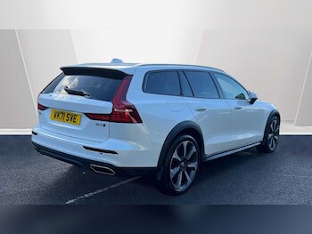 Used Volvo V60 2022 for sale - 76730764: Photo