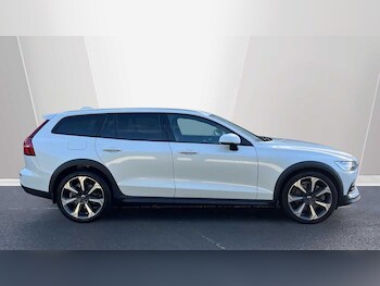 Used Volvo V60 2022 for sale - 76730764: Photo