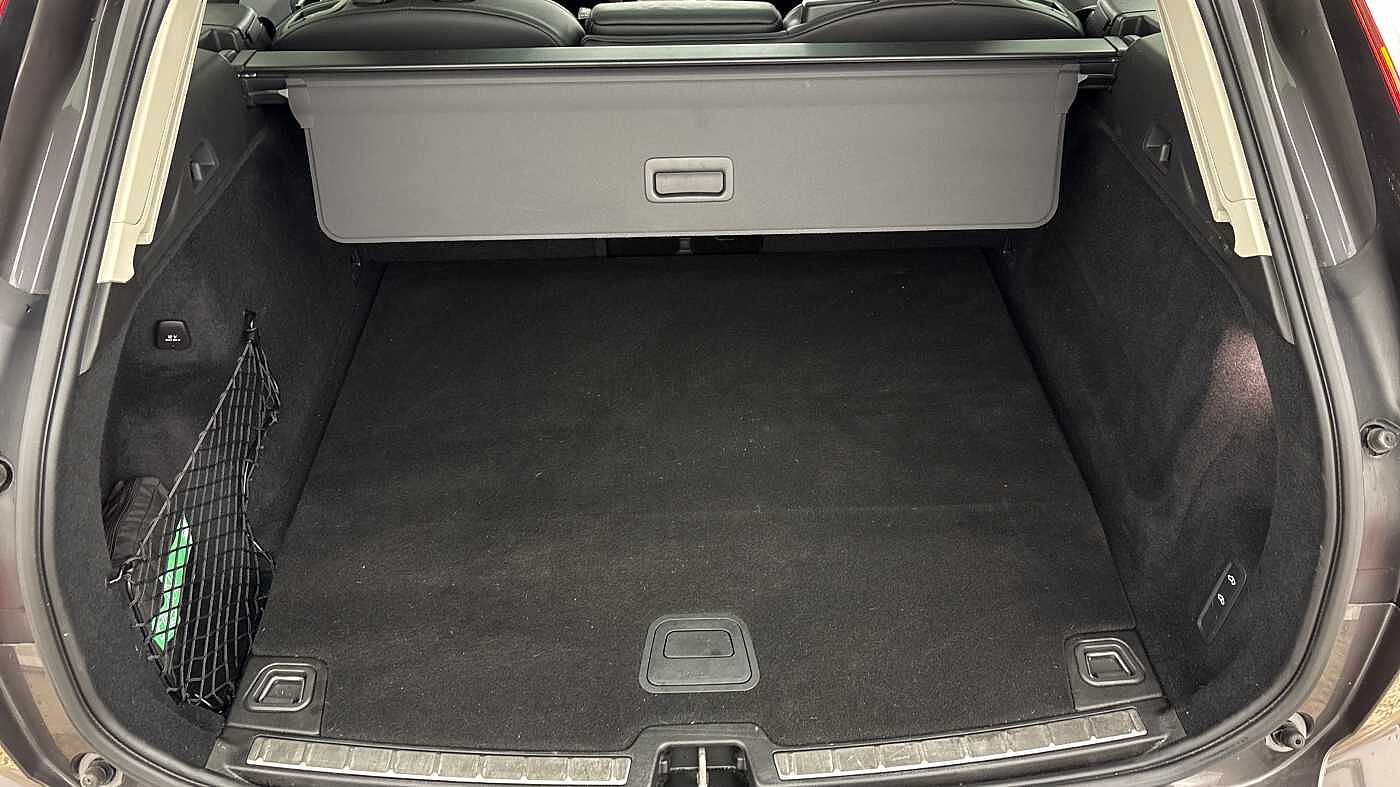 Used Volvo XC60 2023 for sale - 77587995: Photo 4