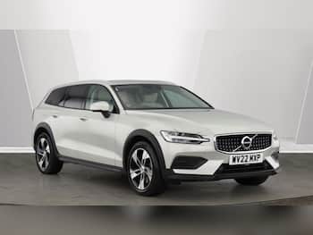 Used Volvo V60 2022 for sale - 79836857: Photo