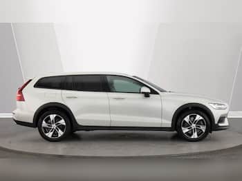 Used Volvo V60 2022 for sale - 79836857: Photo