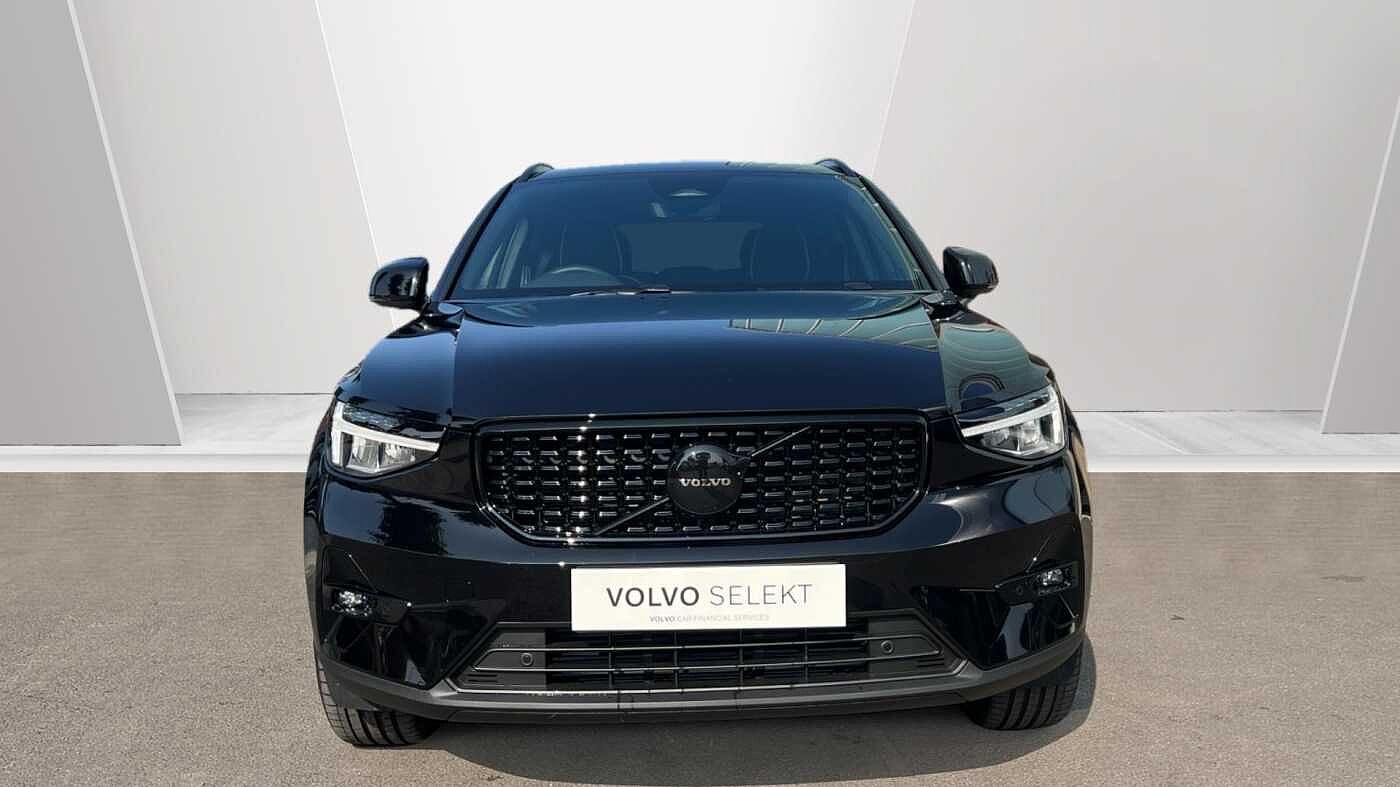 Used Volvo XC40 2025 for sale - 76937289: Photo 2