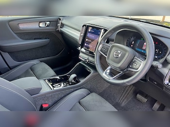 Used Volvo XC40 2025 for sale - 76937205: Photo