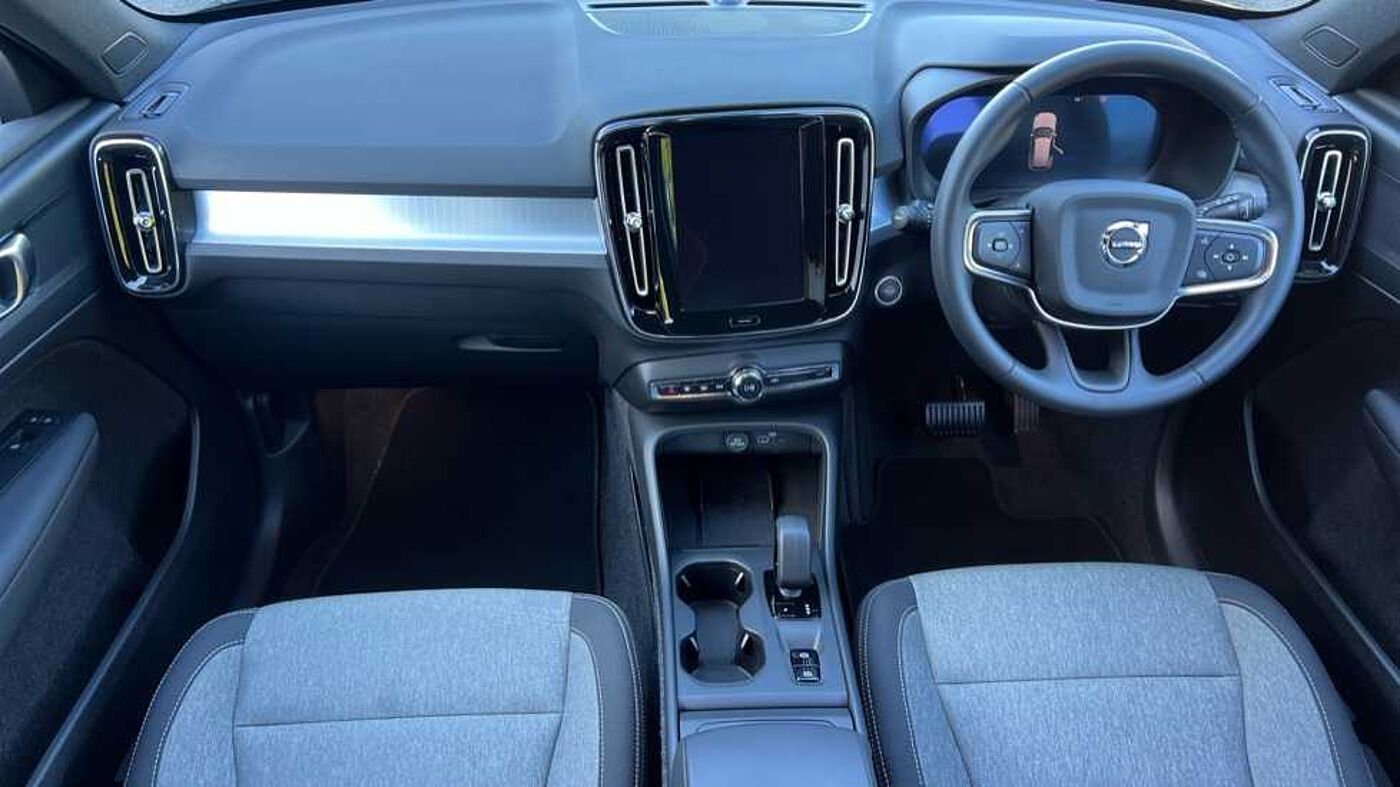Used Volvo XC40 2025 for sale - 76033128: Photo 2