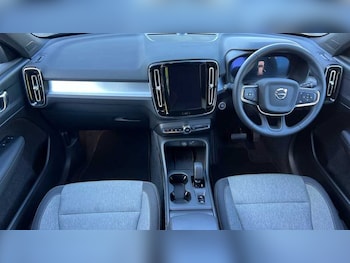 Used Volvo XC40 2025 for sale - 76033128: Photo 2