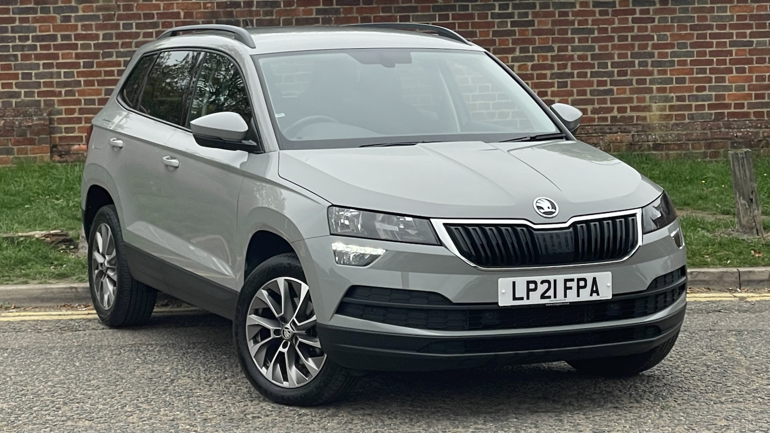 Used Skoda Karoq 2021 for sale - 76172340: Photo 2