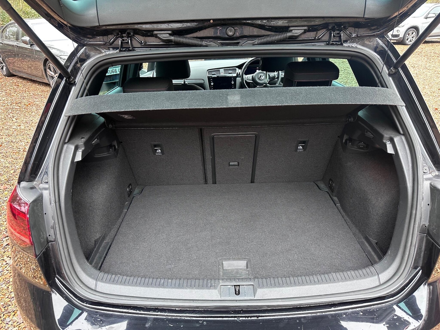 Used Volkswagen Golf 2017 for sale - 76666957: Photo 34