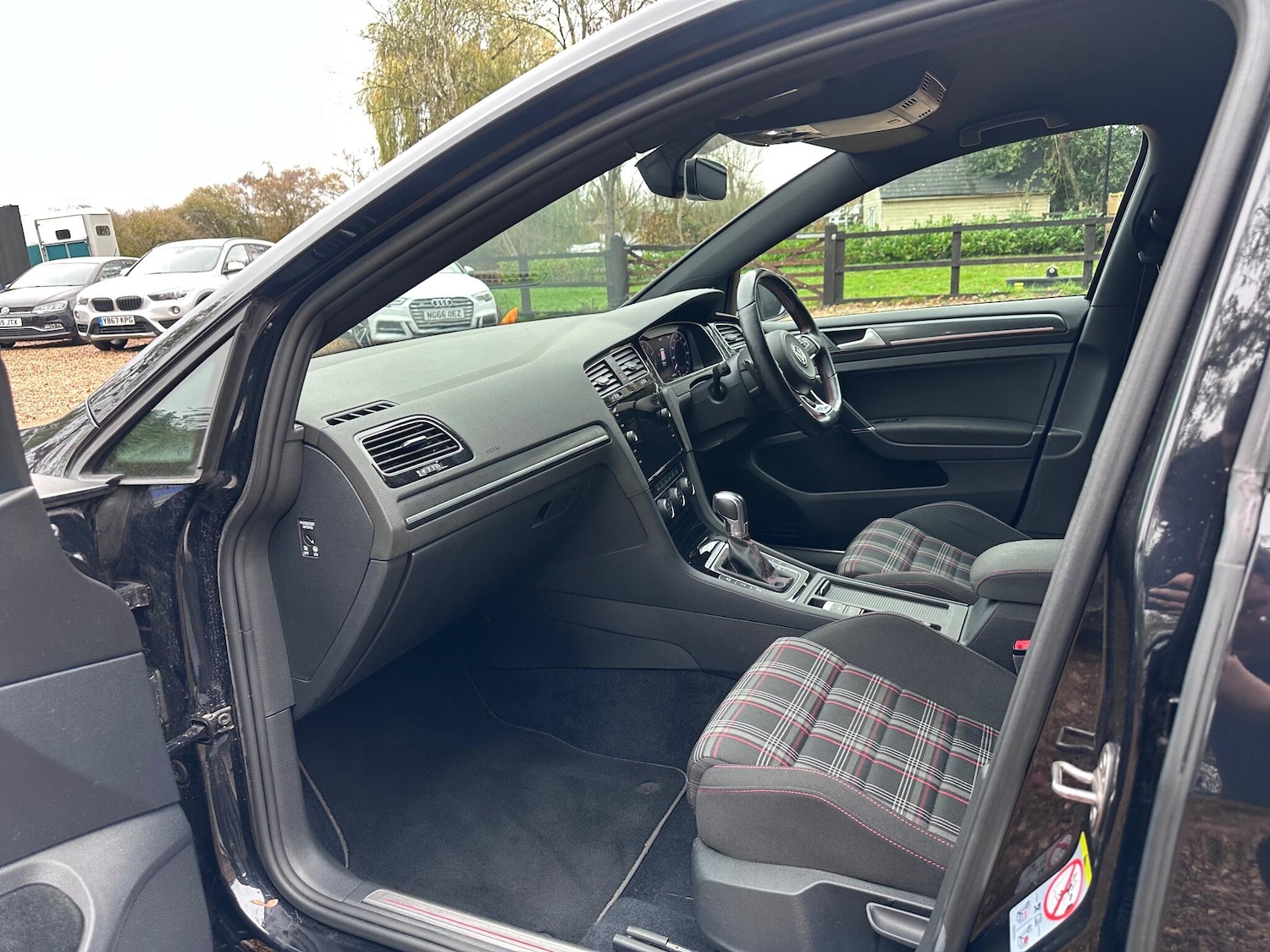 Used Volkswagen Golf 2017 for sale - 76666957: Photo 36