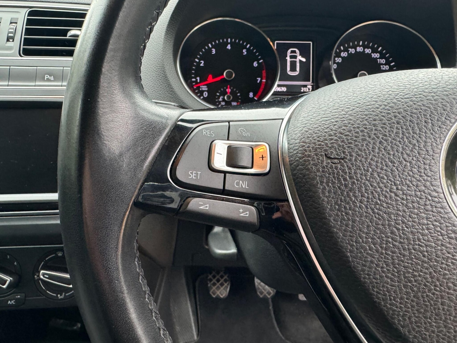 Used Volkswagen Polo 2015 for sale - 76317992: Photo 18