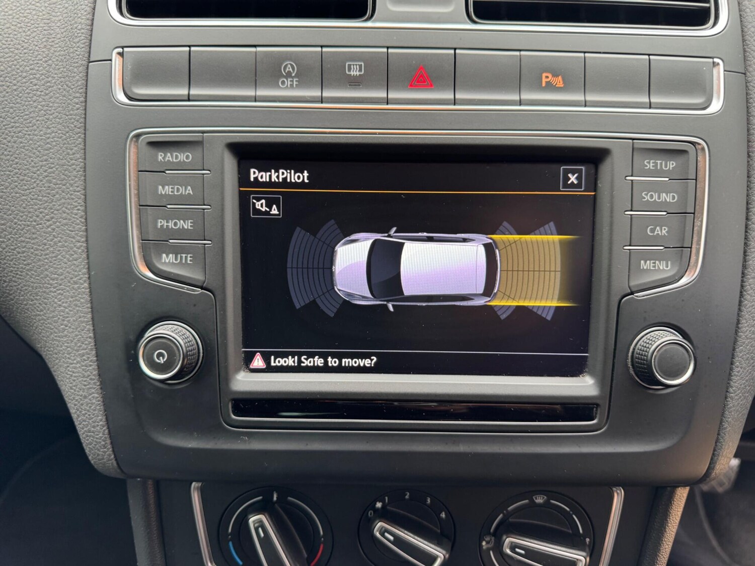 Used Volkswagen Polo 2015 for sale - 76317992: Photo 24