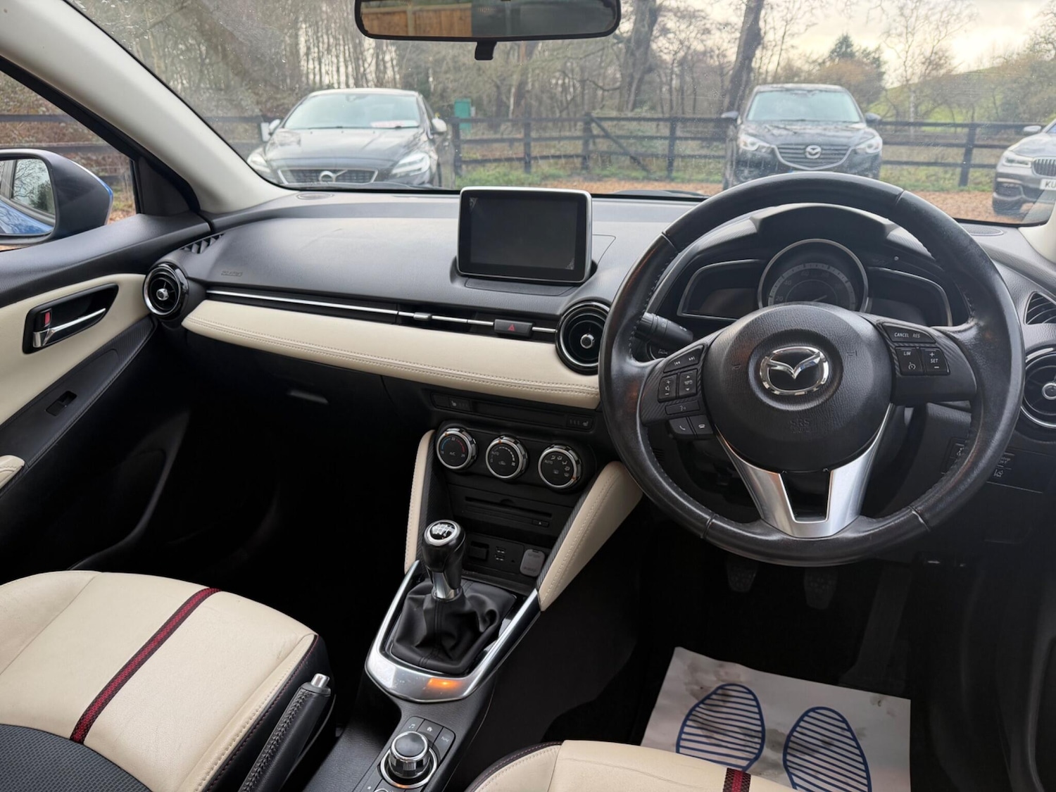 Used Mazda Mazda2 2016 for sale - 77468123: Photo 11