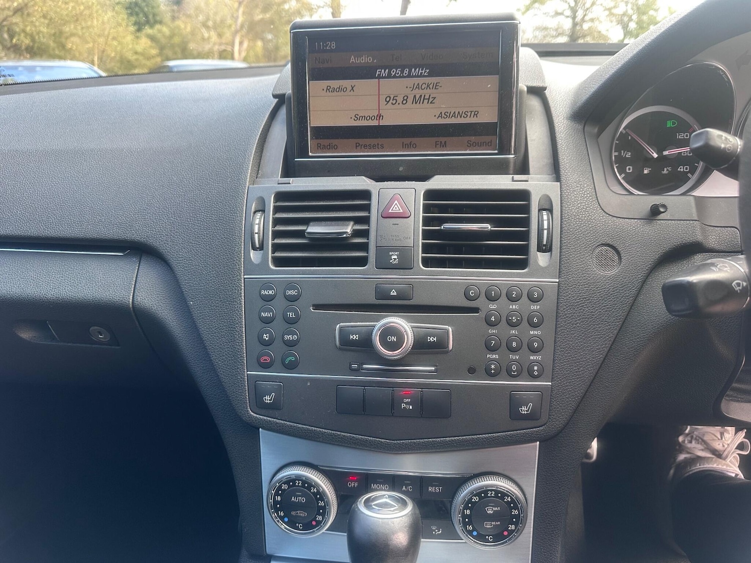 Used Mercedes-Benz C Class 2011 for sale - 76645151: Photo 32