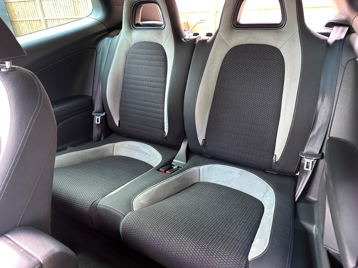 Used Volkswagen Scirocco 2010 for sale - 76432279: Photo 17