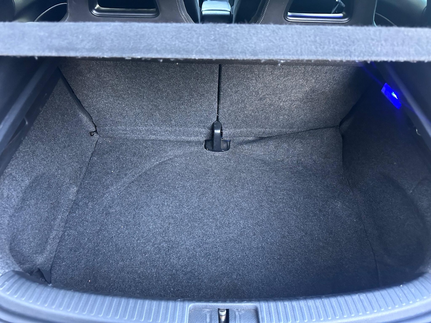 Used Volkswagen Scirocco 2010 for sale - 76432279: Photo 28