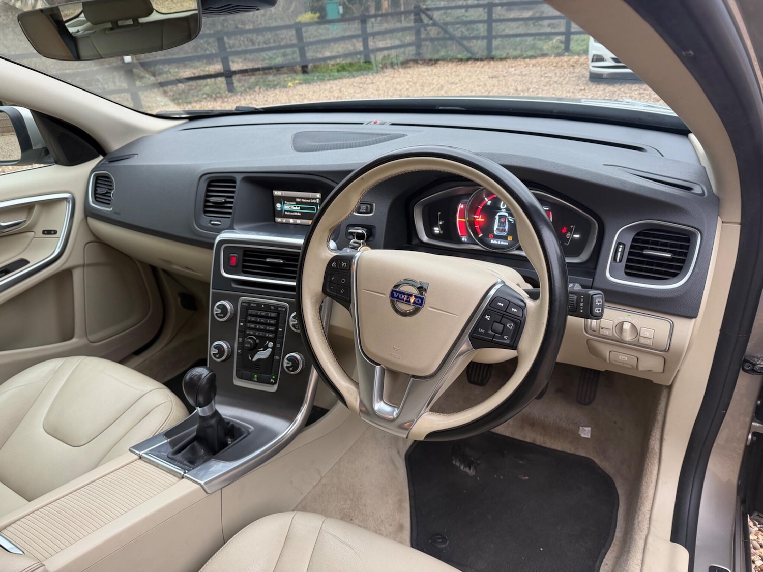 Used Volvo V60 2014 for sale - 77331688: Photo 11