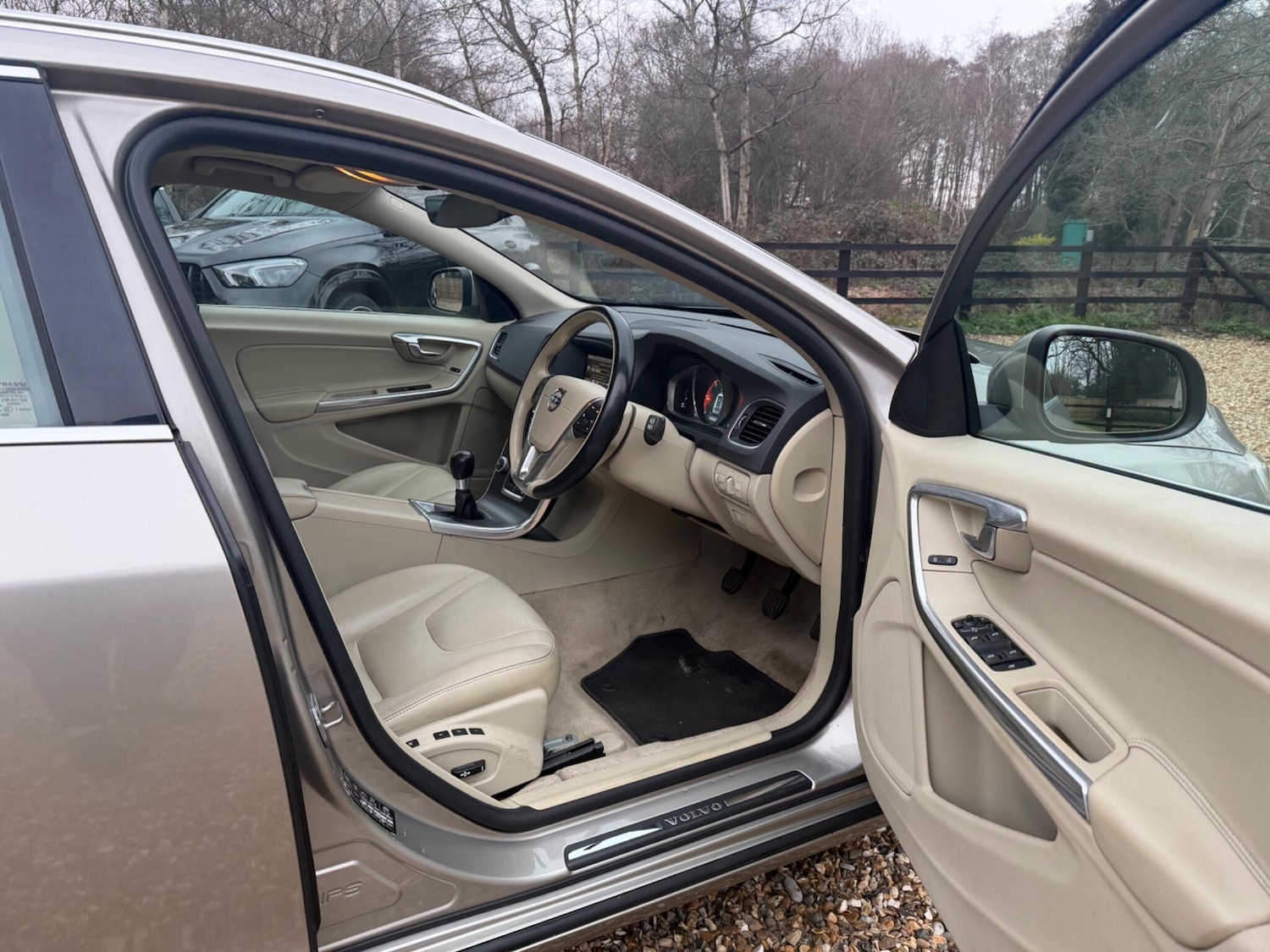 Used Volvo V60 2014 for sale - 77331688: Photo 17