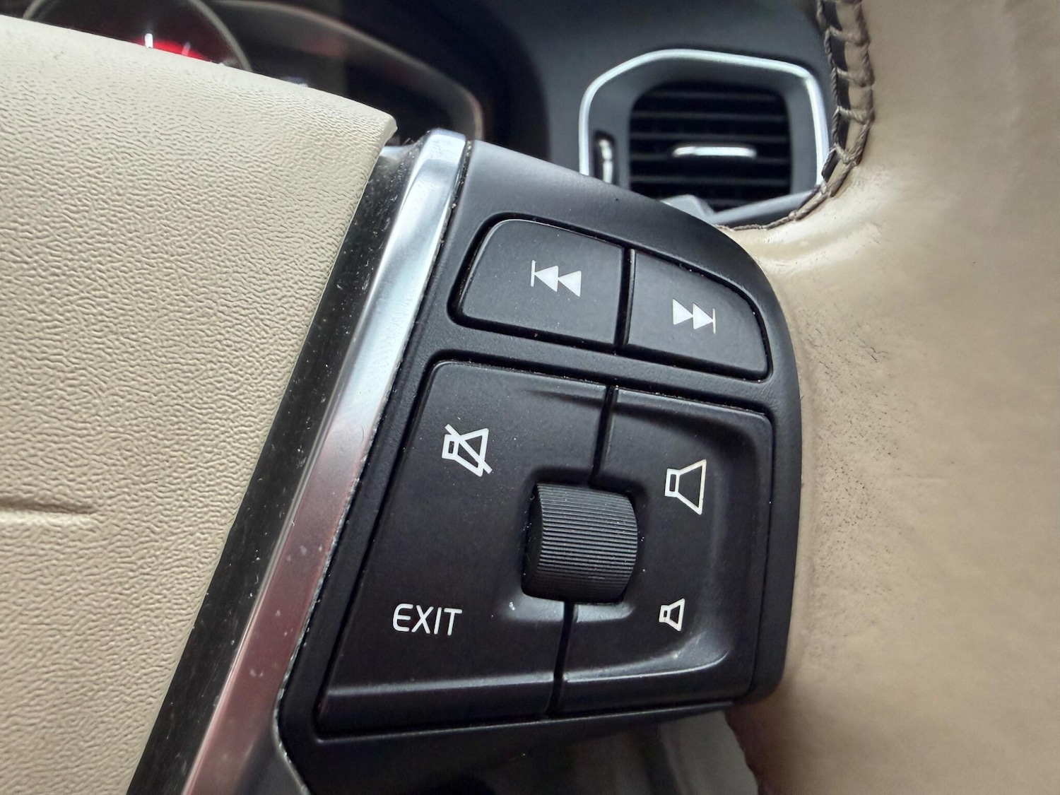 Used Volvo V60 2014 for sale - 77331688: Photo 21