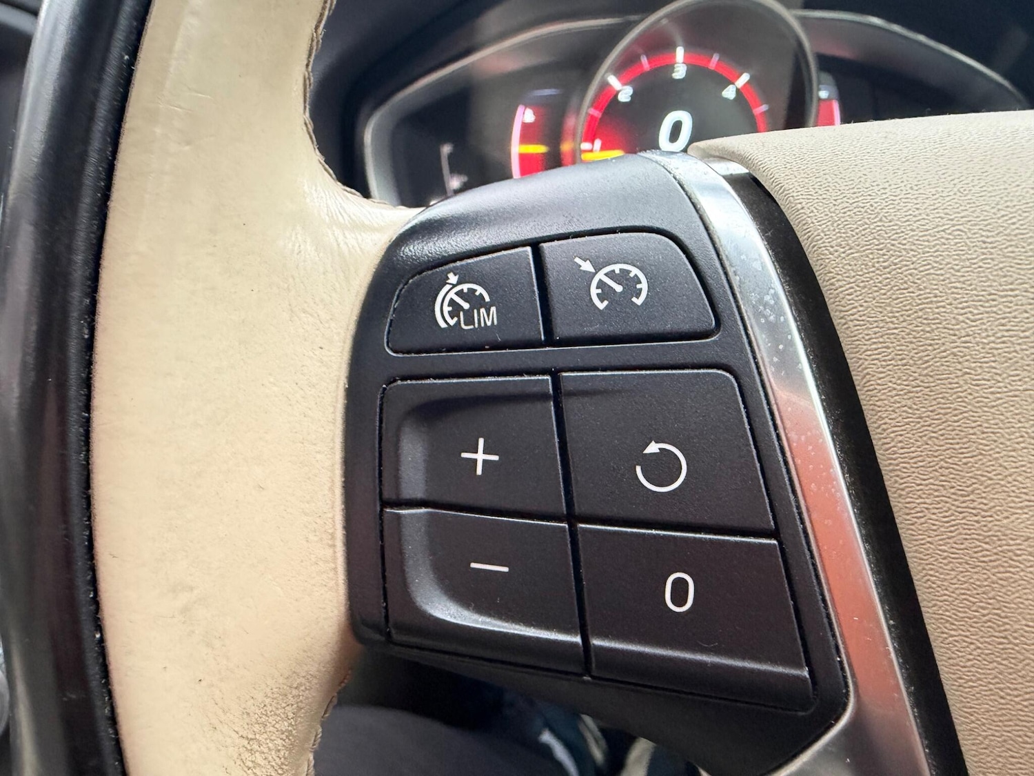 Used Volvo V60 2014 for sale - 77331688: Photo 22