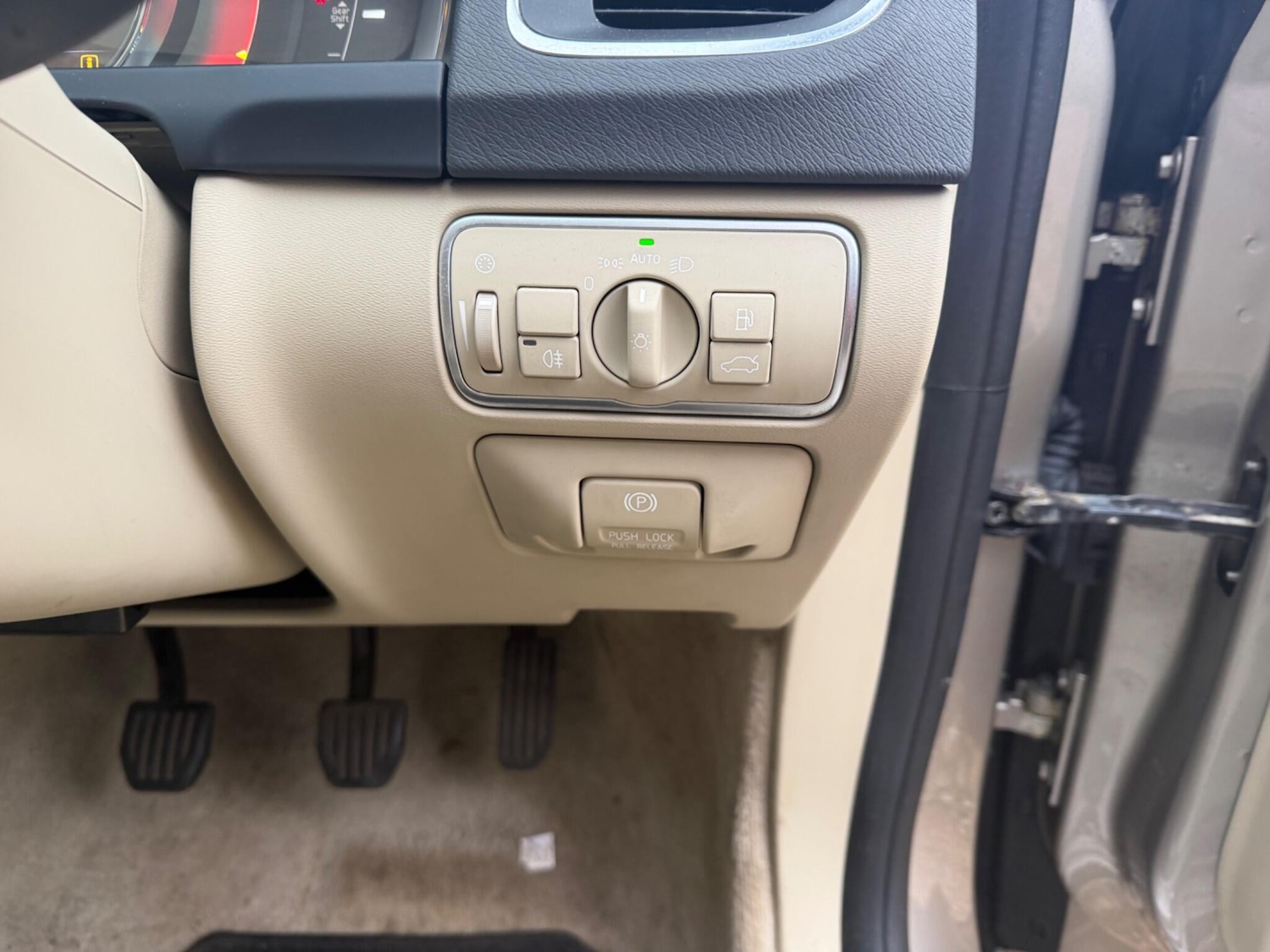 Used Volvo V60 2014 for sale - 77331688: Photo 23