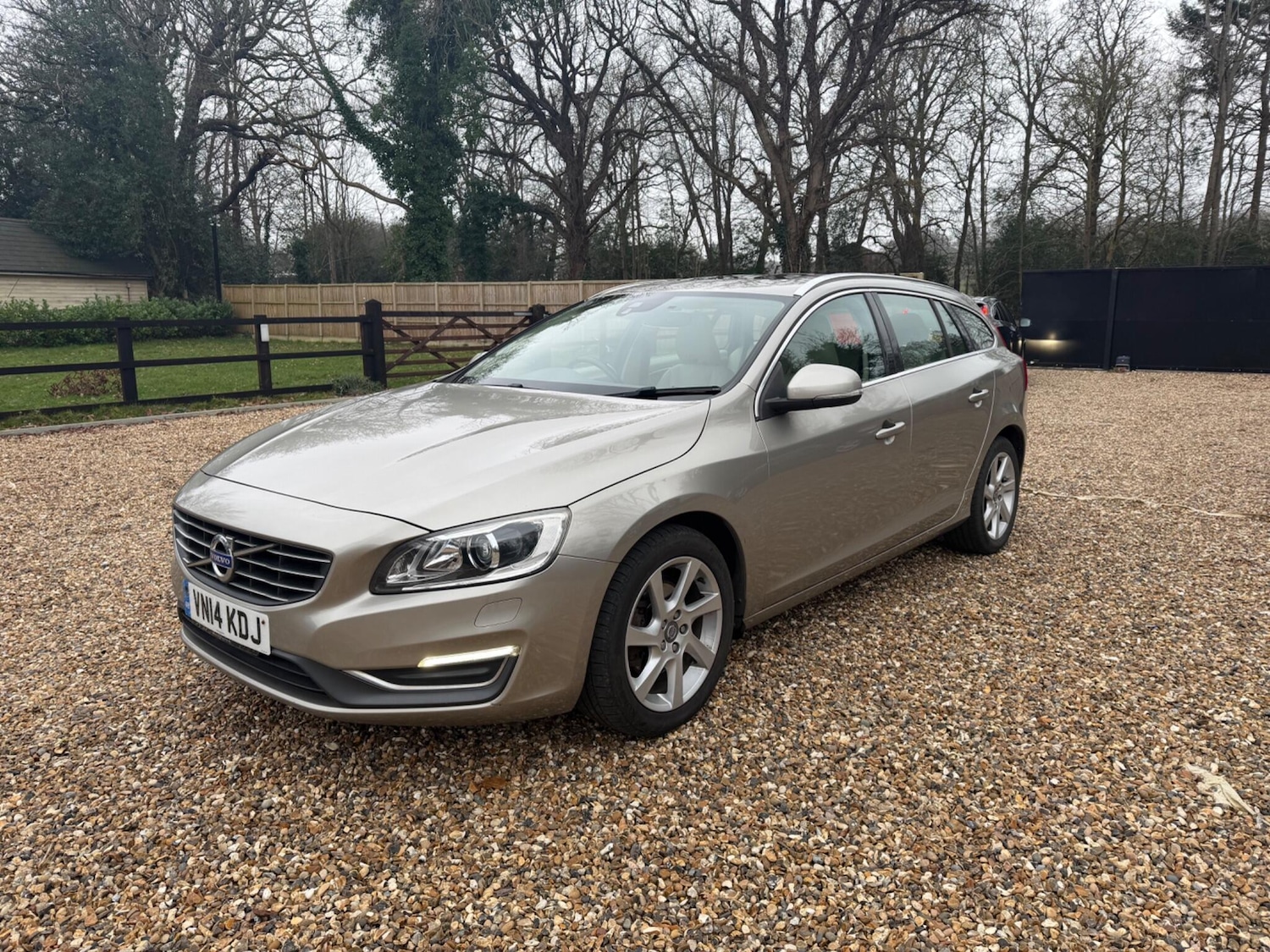 Used Volvo V60 2014 for sale - 77331688: Photo 3