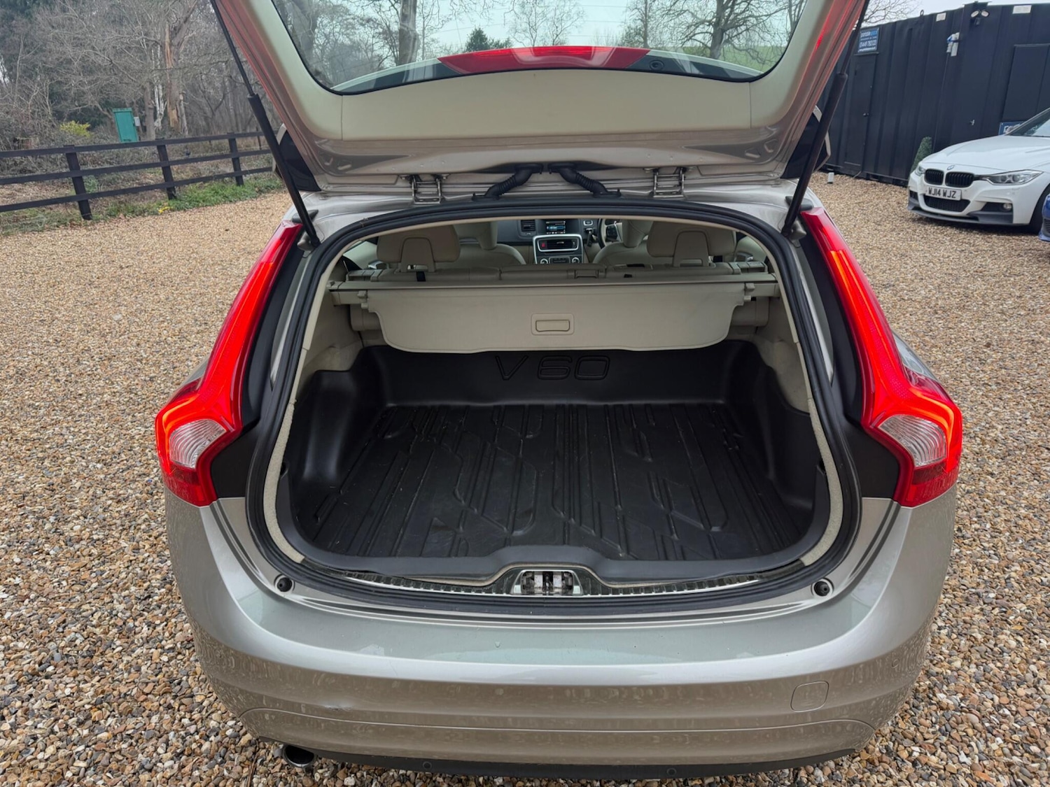 Used Volvo V60 2014 for sale - 77331688: Photo 30