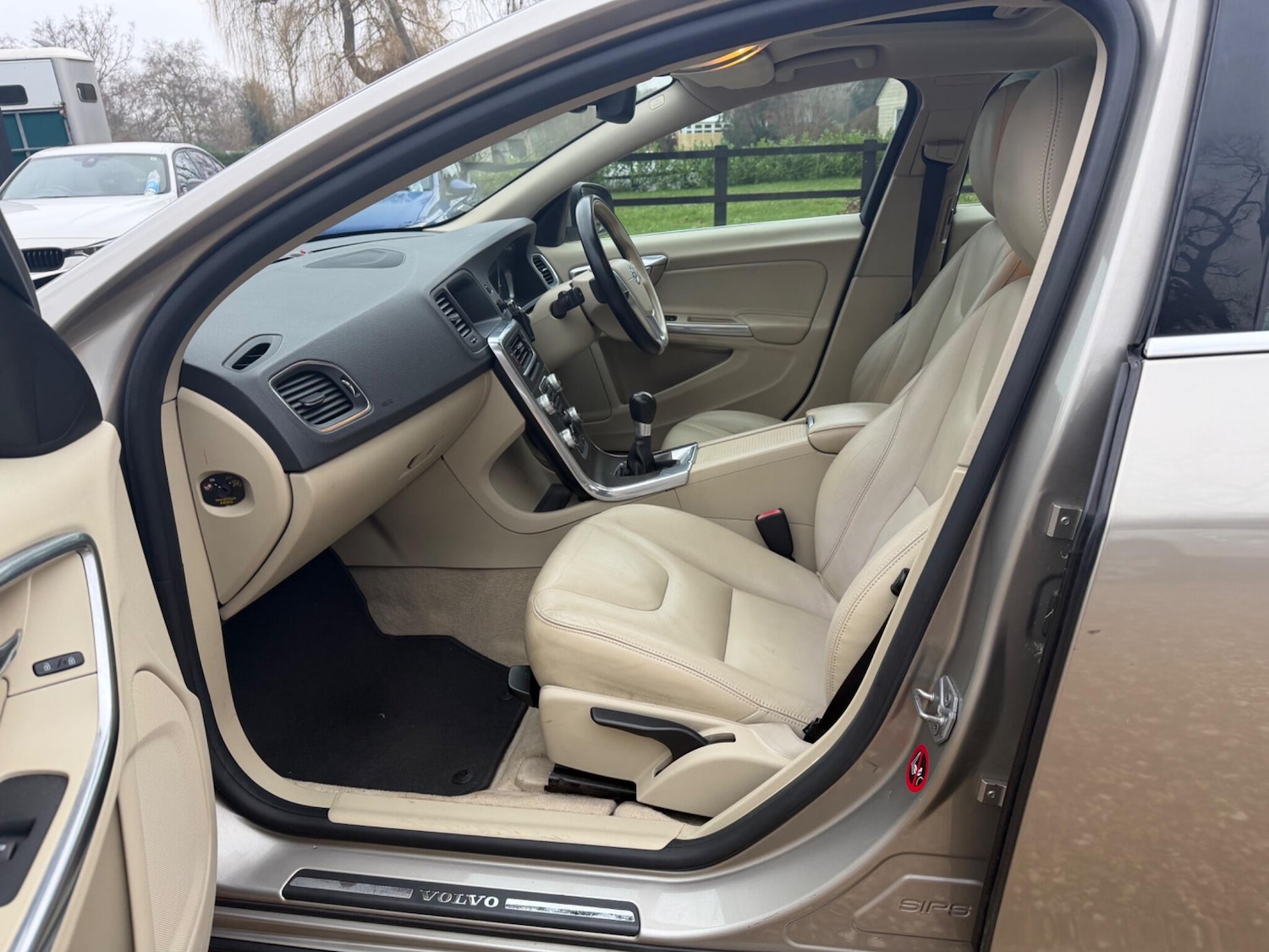 Used Volvo V60 2014 for sale - 77331688: Photo 32