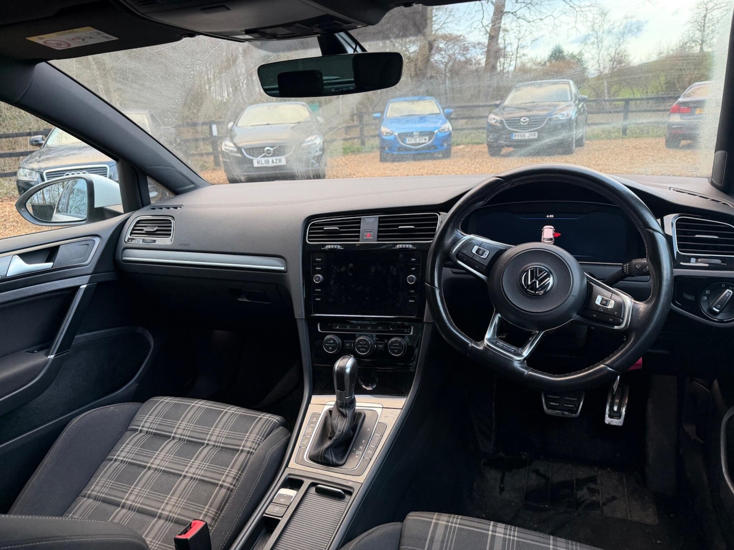 Used Volkswagen Golf 2017 for sale - 77625181: Photo 8