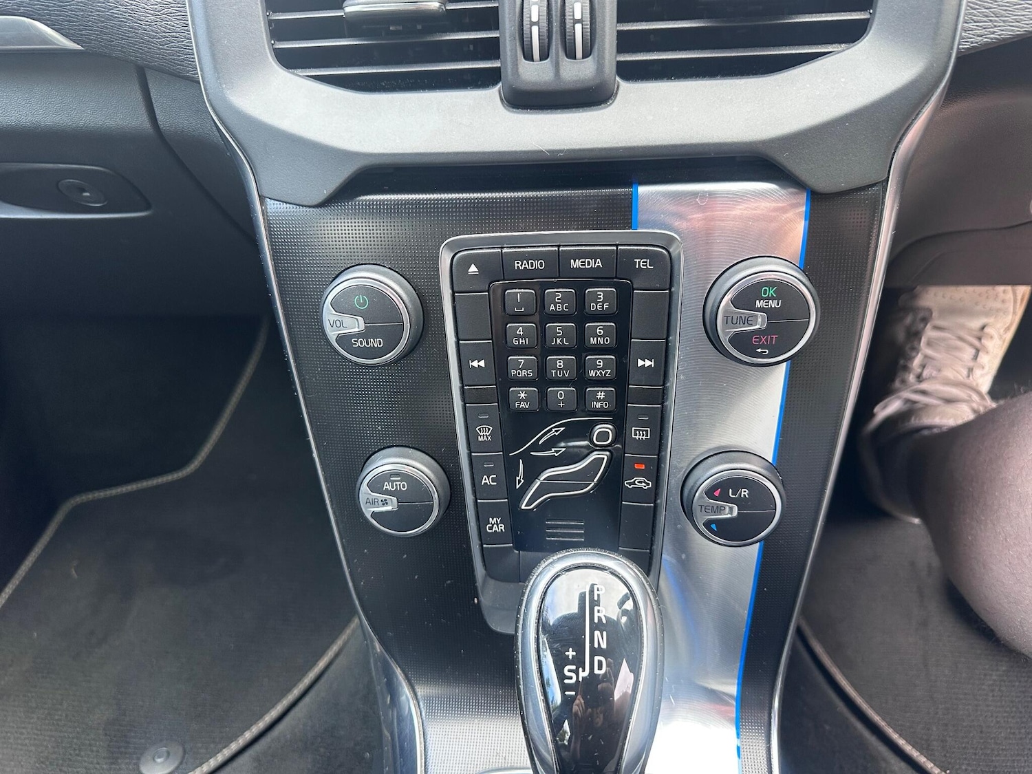 Used Volvo V40 2015 for sale - 76388883: Photo 10