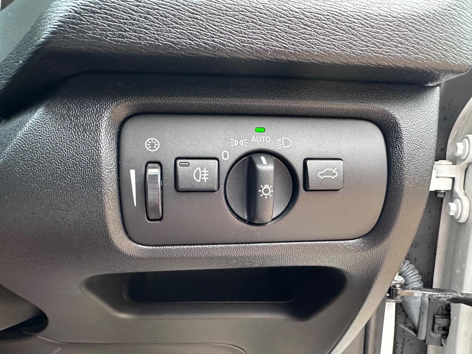 Used Volvo V40 2015 for sale - 76388883: Photo 15