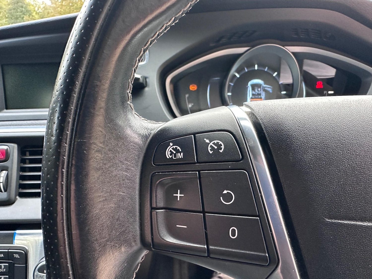 Used Volvo V40 2015 for sale - 76388883: Photo 17