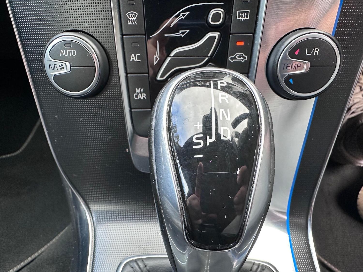 Used Volvo V40 2015 for sale - 76388883: Photo 9