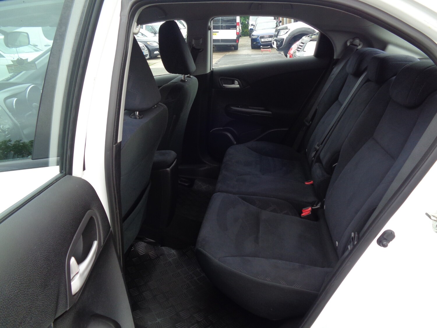 Used Honda Civic for sale - 76412434: Photo 11