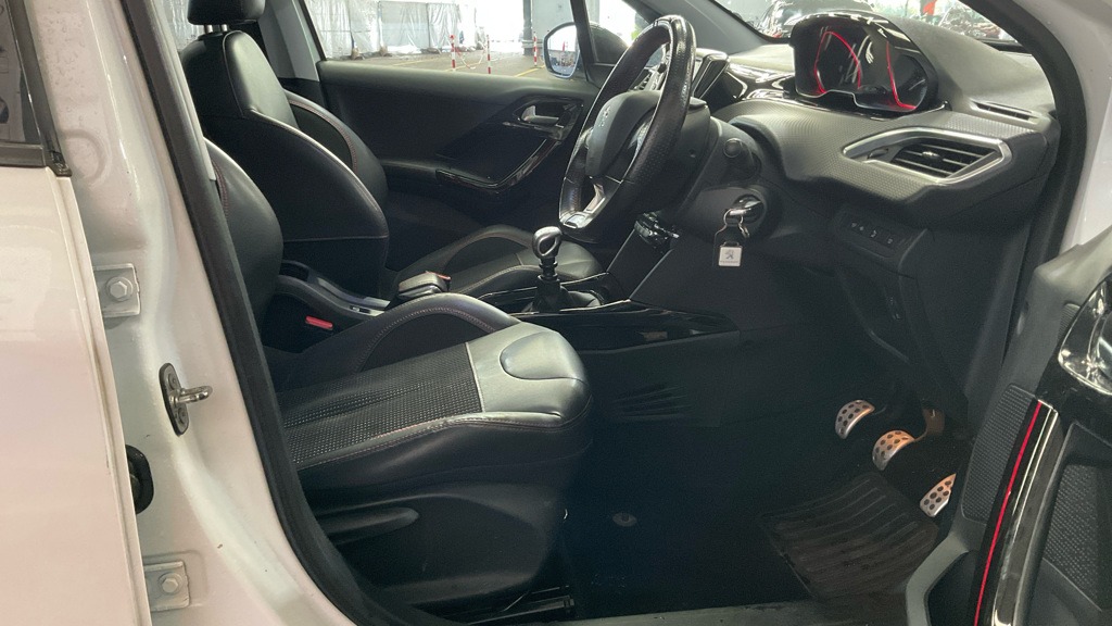 Used Peugeot 2008 2017 for sale - 76466105: Photo 8