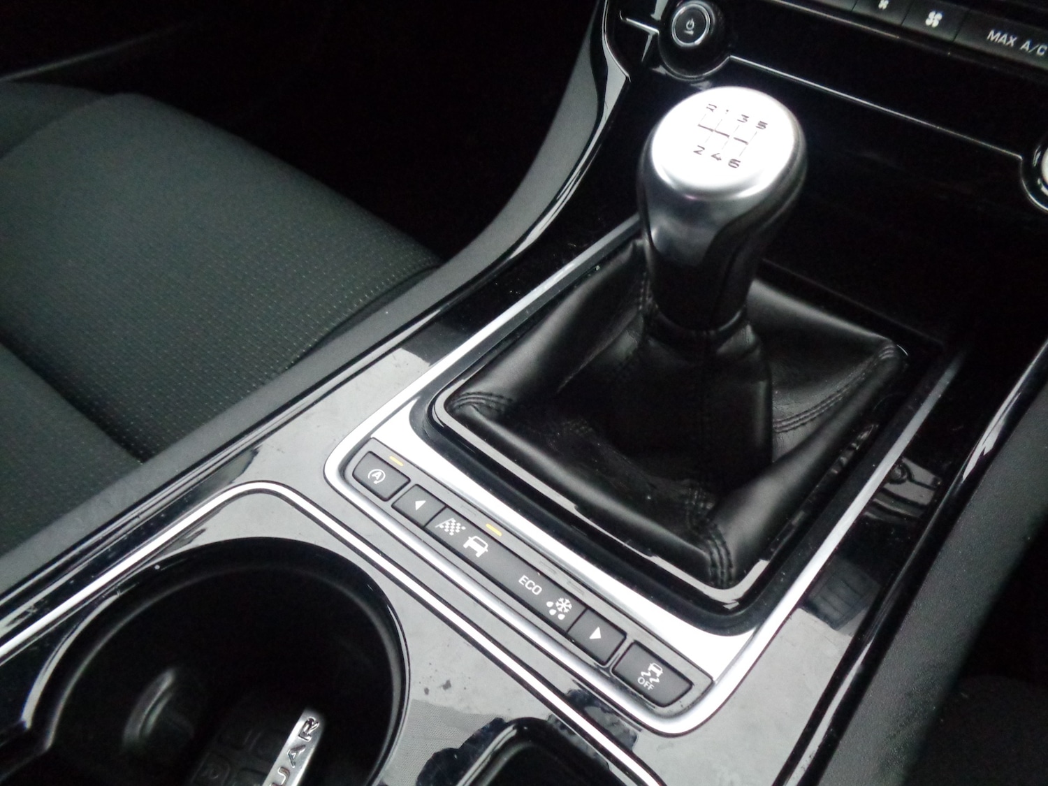 Used Jaguar XE 2015 for sale - 77716559: Photo 14