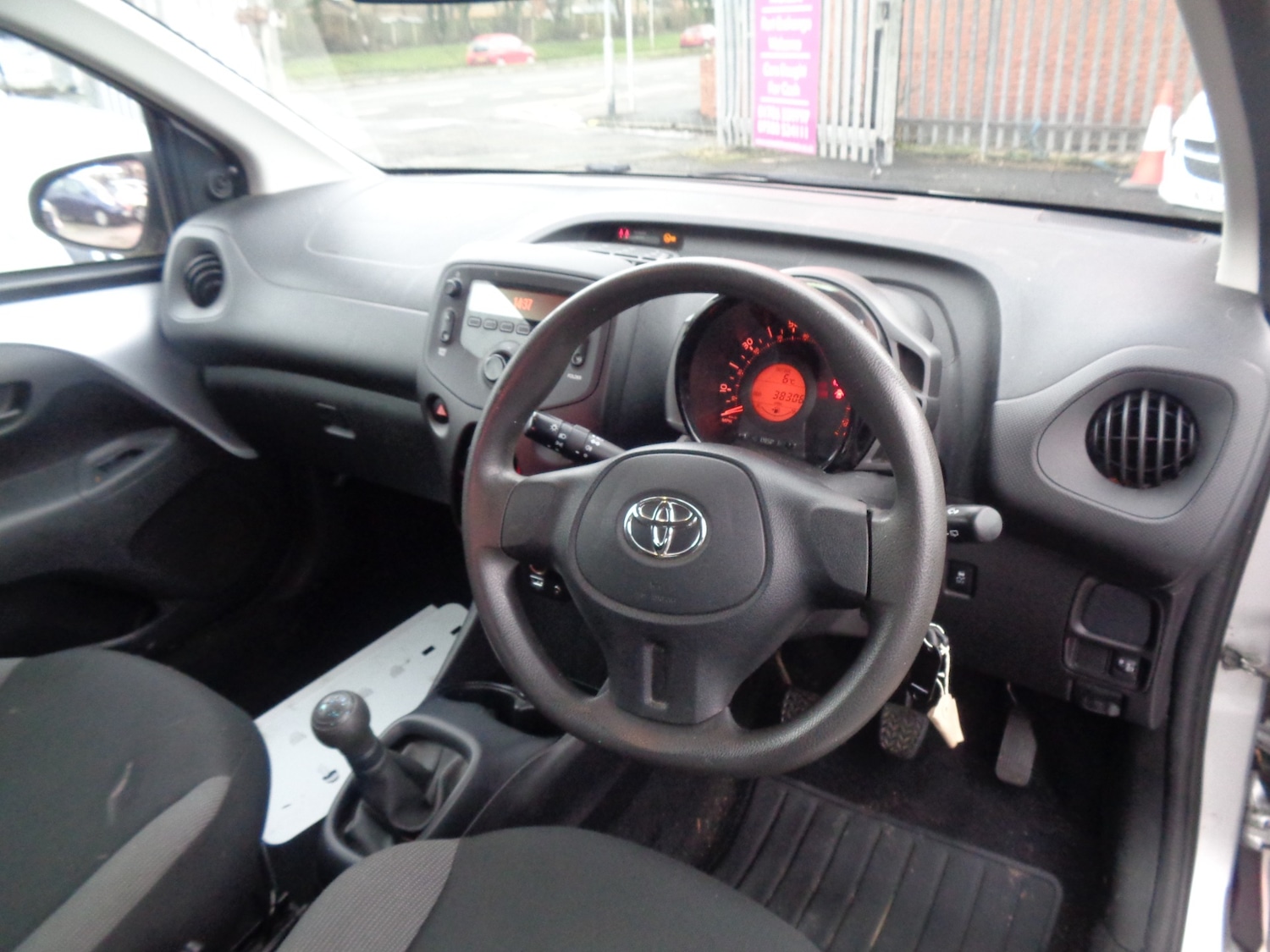 Used Toyota AYGO 2015 for sale - 77378298: Photo 8