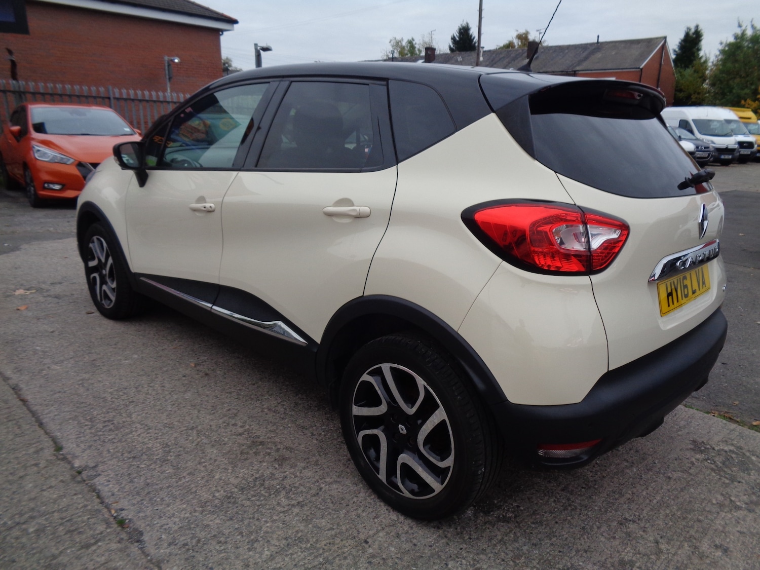 Used Renault Captur 2016 for sale - 76412513: Photo 8