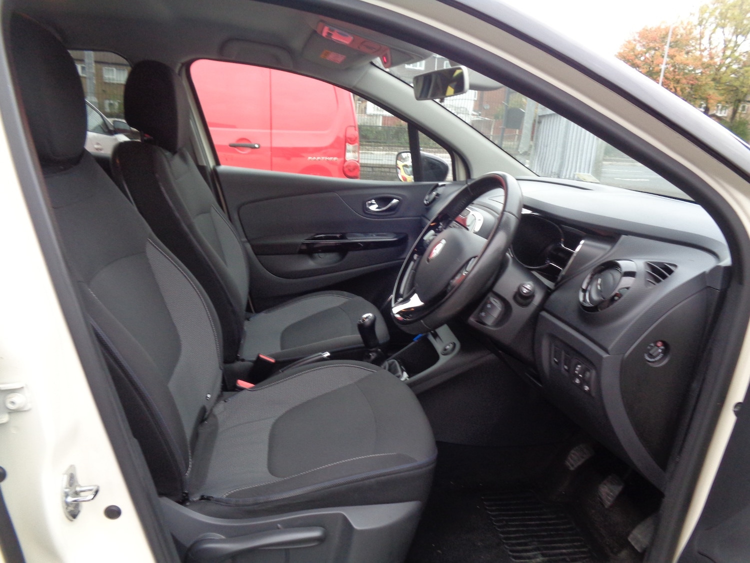 Used Renault Captur 2016 for sale - 76412513: Photo 9