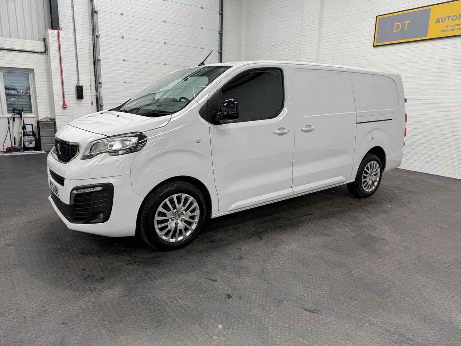 Used Peugeot Expert 2023 for sale - 78102327: Photo 30