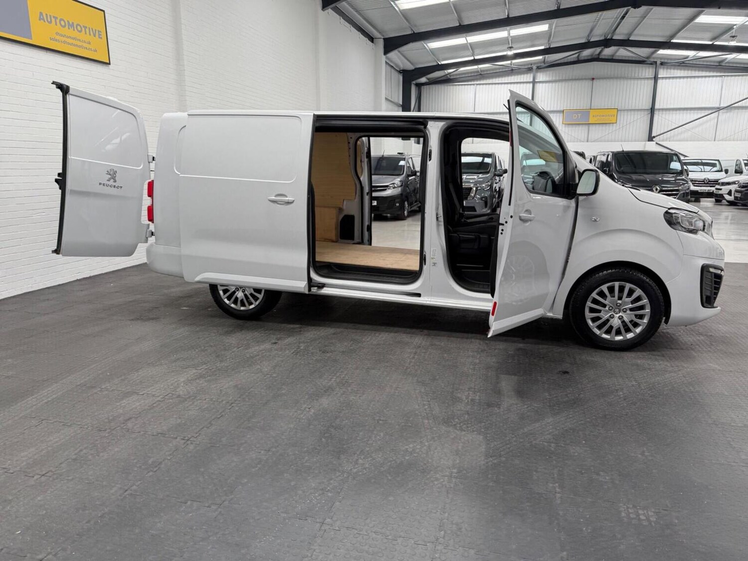 Used Peugeot Expert 2023 for sale - 78102327: Photo 39