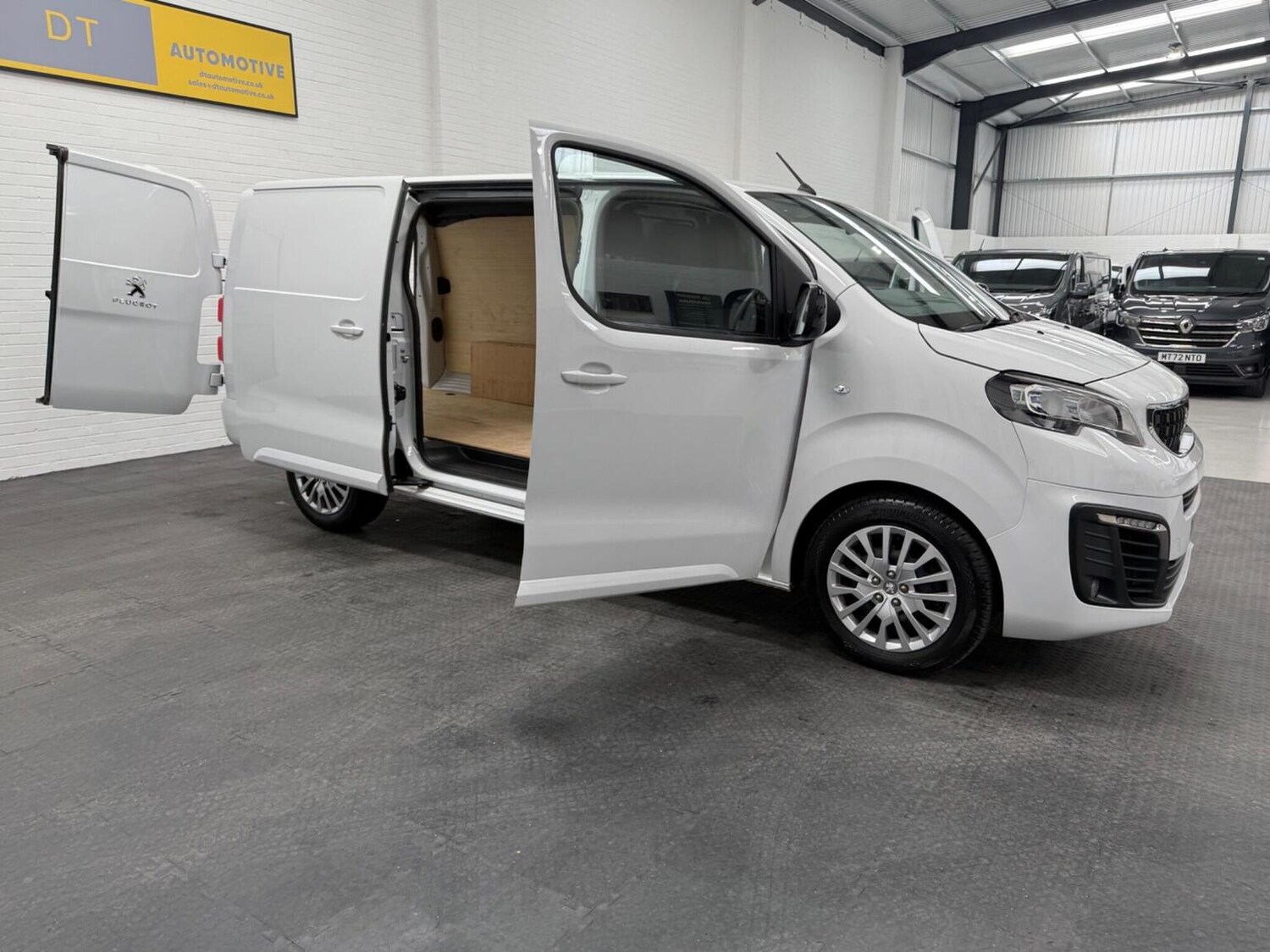 Used Peugeot Expert 2023 for sale - 78102327: Photo 41