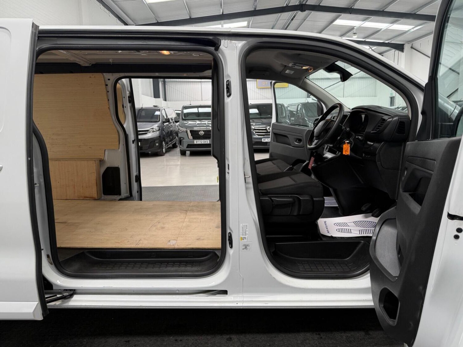 Used Peugeot Expert 2023 for sale - 78102327: Photo 44